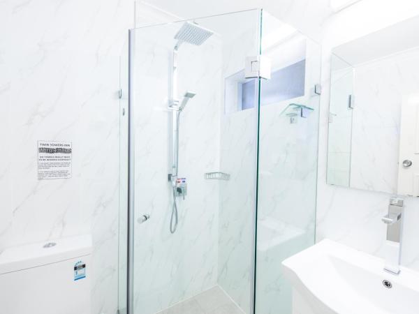 Twin Towers Inn : photo 7 de la chambre chambre standard lit queen-size