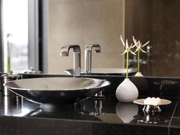 Hyatt Regency Dusseldorf : photo 8 de la chambre chambre lit king-size deluxe - vue sur port