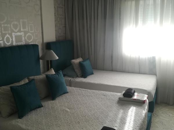 Hotel Cristo Rei : photo 8 de la chambre chambre triple confort avec douche