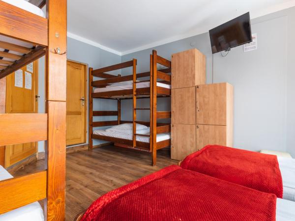 Top Hostel Pokoje Gościnne : photo 2 de la chambre chambre familiale avec salle de bains