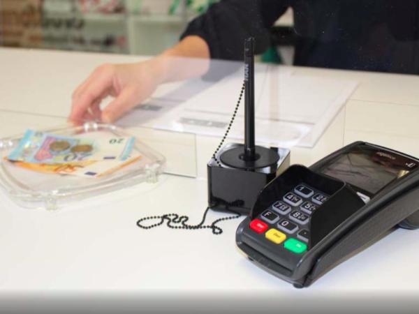 BNB Potsdamer Platz - Rooms & Apartments : photo 10 de la chambre chambre double ou lits jumeaux avec salle de bains commune