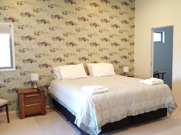 Golfcourse Road Chalets and Lodge : photo 2 de la chambre chambre lit king-size ou lits jumeaux supérieure