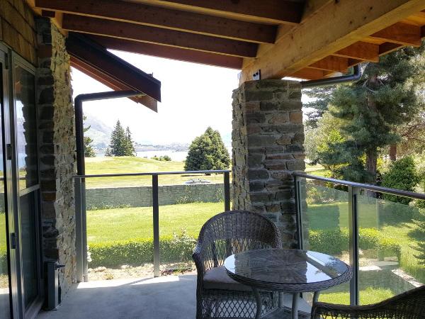 Golfcourse Road Chalets and Lodge : photo 1 de la chambre chambre lit king-size avec baignoire spa - lodge