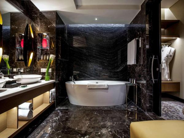 Pullman Jakarta Indonesia : photo 1 de la chambre accent suite with one king bed and two single beds - lounge access