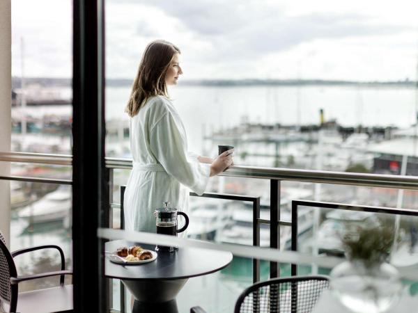 The Sebel Auckland Viaduct Harbour : photo 3 de la chambre suite de luxe 2 pièces avec vue sur marina