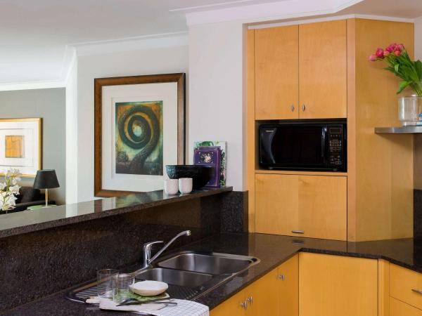 Pullman Quay Grand Sydney Harbour : photo 4 de la chambre two-bedroom apartment with harbour view	