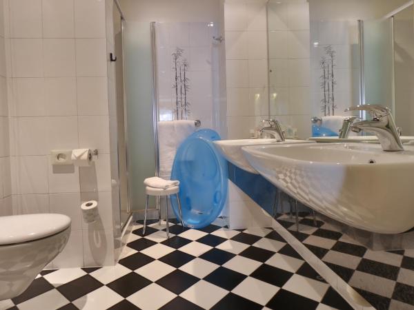 Best Western Hotel Piemontese : photo 6 de la chambre chambre lit queen-size familiale