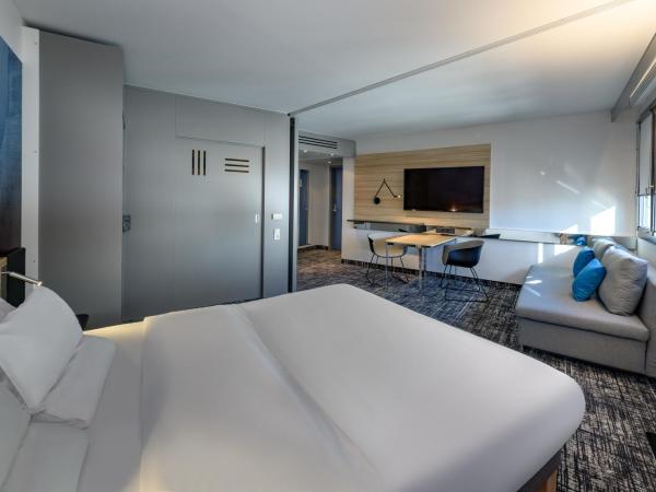 Novotel Suites Berlin City Potsdamer Platz : photo 10 de la chambre  suite standard avec lit double et canapé-lit