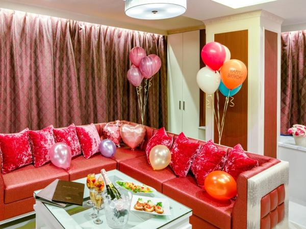 Hotel Regent (Adult Only) : photo 3 de la chambre suite lit queen-size avec baignoire spa