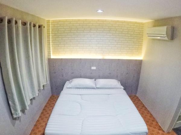 T & T Hostel Kanchanaburi : photo 3 de la chambre chambre double standard