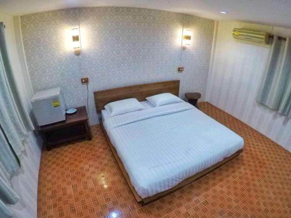 T & T Hostel Kanchanaburi : photo 1 de la chambre chambre lit king-size standard
