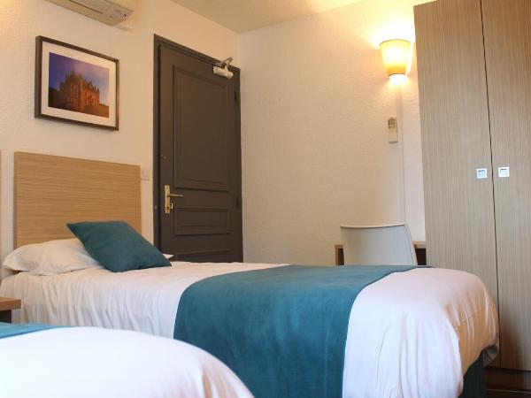 Hôtel Le Blason : photo 8 de la chambre chambre quadruple