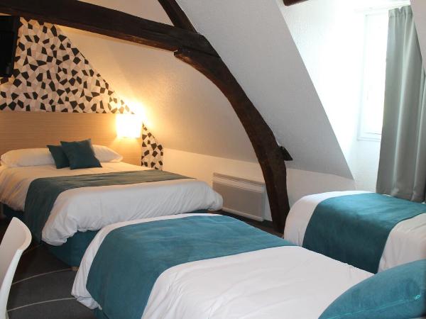 Hôtel Le Blason : photo 7 de la chambre chambre quadruple