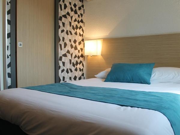 Hôtel Le Blason : photo 9 de la chambre chambre quadruple