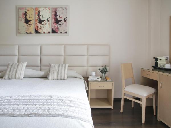 Palmyra Beach Hotel : photo 5 de la chambre chambre double ou lits jumeaux standard avec vue partielle sur mer