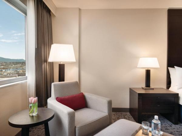 Radisson Hotel Vancouver Airport : photo 2 de la chambre standard queen room with two queen beds, non smoking