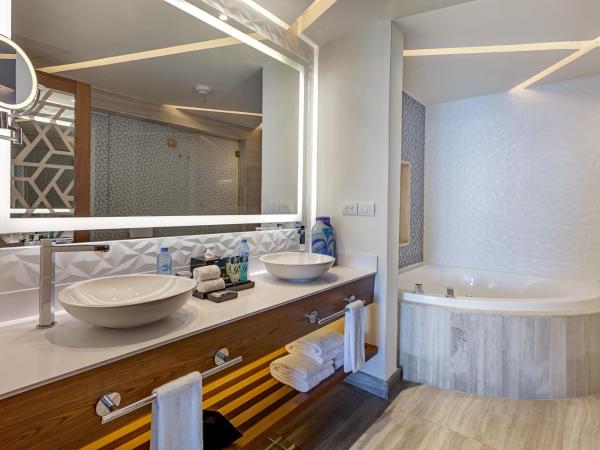 Royalton CHIC Cancun, An Autograph Collection All-Inclusive Resort - Adults Only : photo 6 de la chambre luxueuse suite chairman 4 chambres club diamond - côté océan