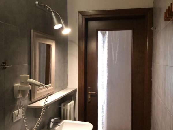 Ai Leoni : photo 1 de la chambre chambre double avec salle de bains privative