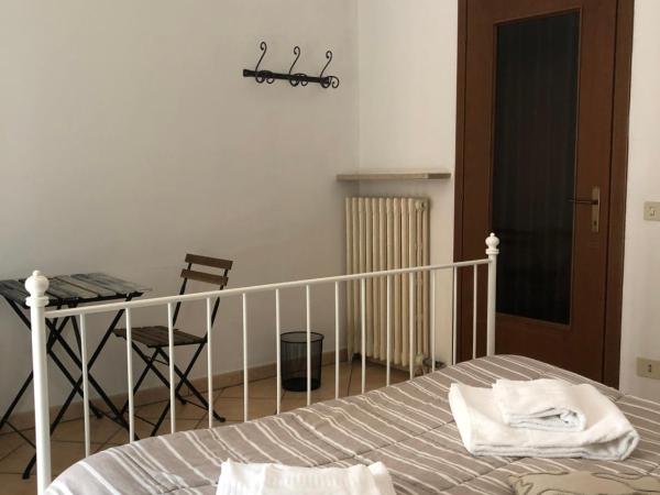 Ai Leoni : photo 9 de la chambre chambre double avec salle de bains privative