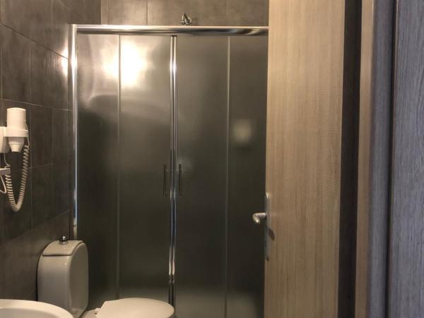 Ai Leoni : photo 4 de la chambre chambre simple avec salle de bains privative