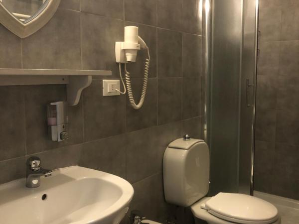 Ai Leoni : photo 6 de la chambre chambre simple avec salle de bains privative