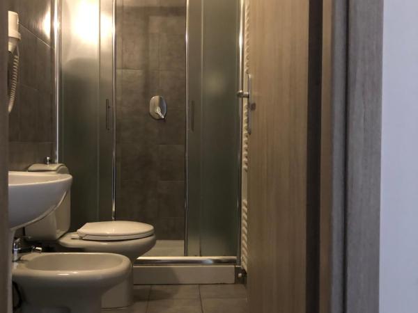 Ai Leoni : photo 8 de la chambre chambre simple avec salle de bains privative