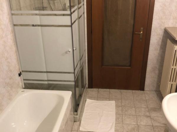 Ai Leoni : photo 1 de la chambre chambre double avec salle de bains commune