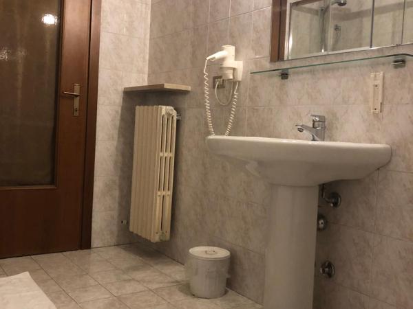 Ai Leoni : photo 2 de la chambre chambre double avec salle de bains commune