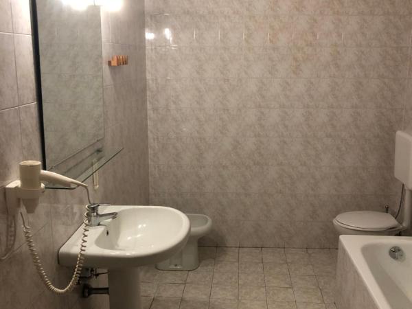 Ai Leoni : photo 4 de la chambre chambre double avec salle de bains commune