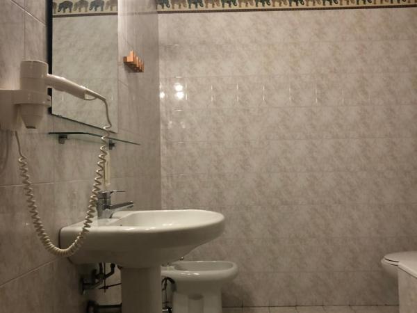 Ai Leoni : photo 6 de la chambre chambre double avec salle de bains commune