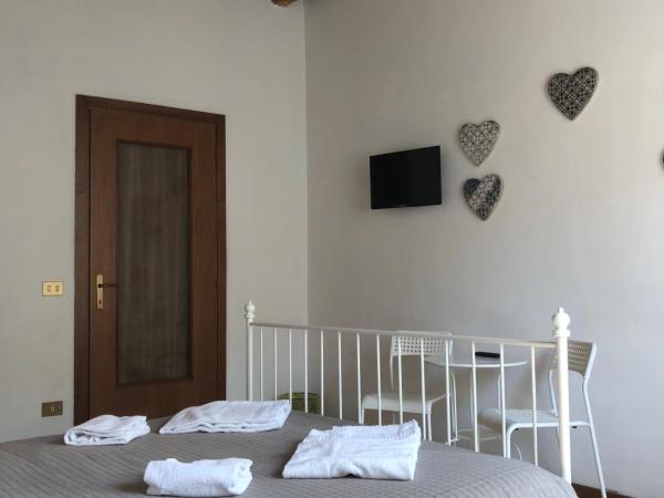 Ai Leoni : photo 10 de la chambre chambre double avec salle de bains commune