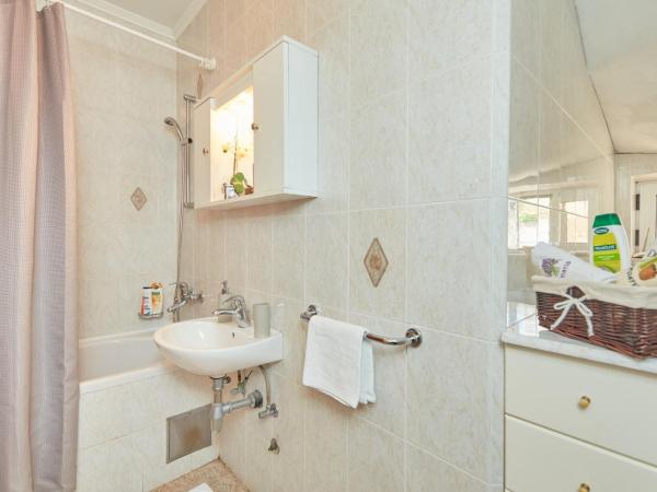 Villa Kate Dadić : photo 6 de la chambre chambre double avec salle de bains séparée