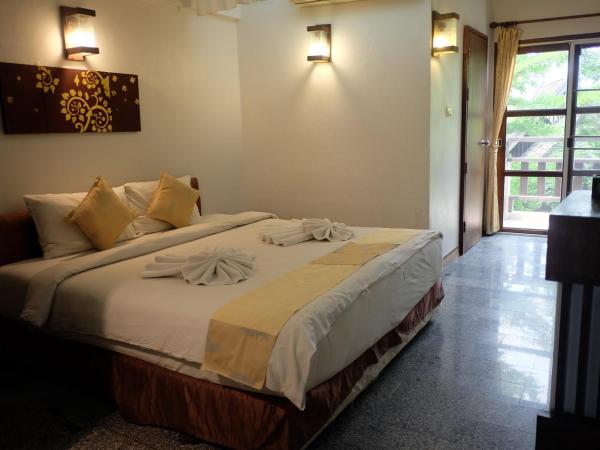 Rainforest ChiangMai Hotel : photo 4 de la chambre chambre double standard avec douche
