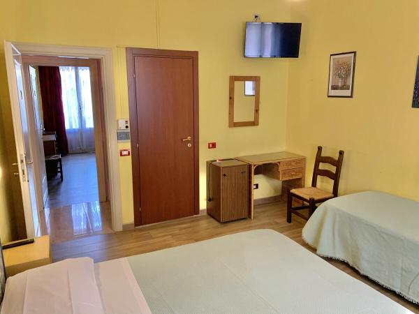 Albergo Cinzia : photo 6 de la chambre chambre triple