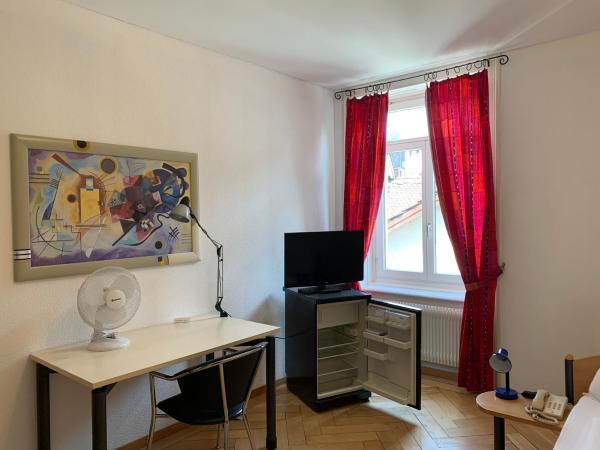 Residence zur Musegg : photo 3 de la chambre chambre simple avec toilettes et douche communes