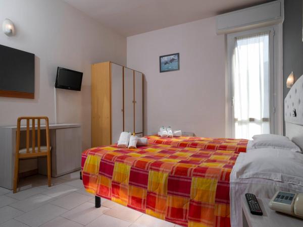 Hotel Petrarca : photo 9 de la chambre chambre double ou lits jumeaux avec balcon