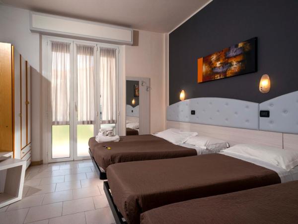 Hotel Petrarca : photo 3 de la chambre chambre quadruple Économique