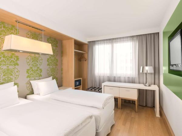 NH Berlin Potsdamer Platz : photo 8 de la chambre chambre double ou lits jumeaux standard