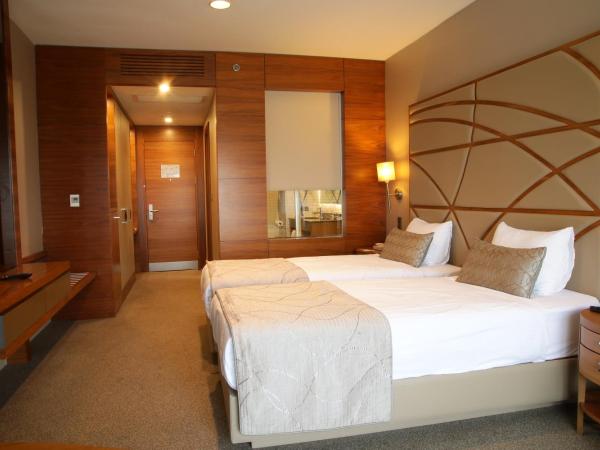 Cevahir Hotel Istanbul Asia : photo 2 de la chambre chambre lits jumeaux supérieure - vue sur mer