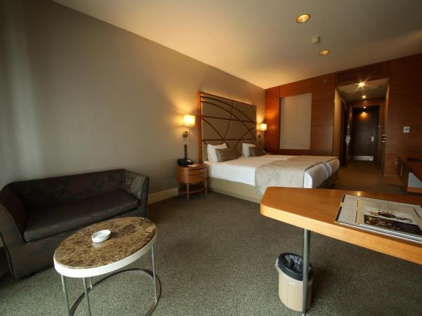 Cevahir Hotel Istanbul Asia : photo 1 de la chambre chambre double supérieure - vue partielle sur mer
