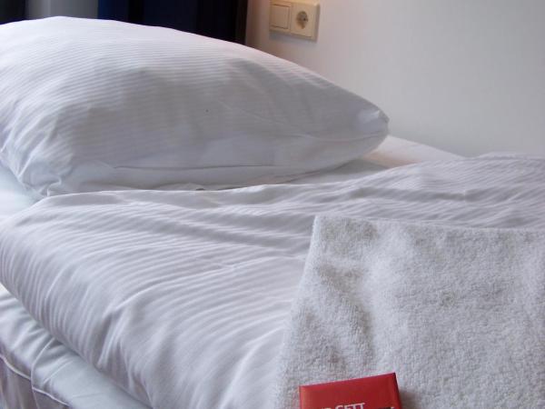 Bud Gett Hostels : photo 7 de la chambre chambre lits jumeaux avec lit superposé