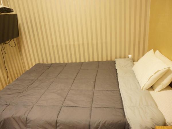 Mama Guesthouse Myeongdong : photo 10 de la chambre chambre double avec salle de bains privative