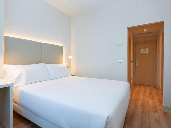 NH Bilbao Deusto : photo 10 de la chambre chambre double ou lits jumeaux standard