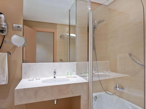 NH Bilbao Deusto : photo 6 de la chambre chambre double ou lits jumeaux standard