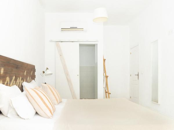 Dulces Dreams Boutique Hotel : photo 2 de la chambre double avec salle de bains privative