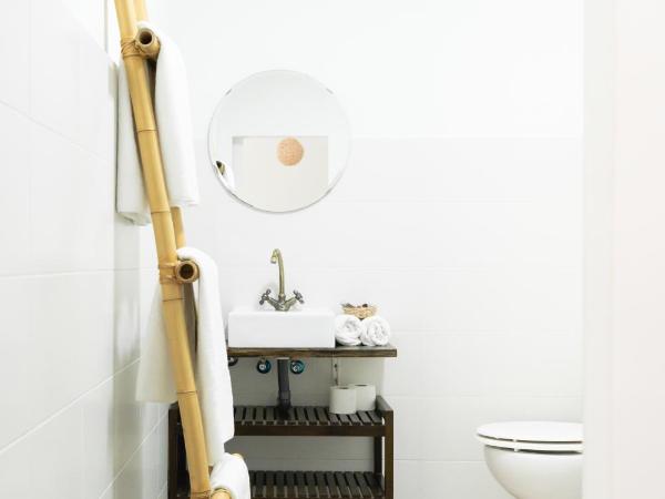 Dulces Dreams Boutique Hotel : photo 8 de la chambre double avec salle de bains privative