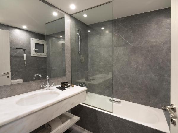 Astor Hotel Athens : photo 1 de la chambre chambre triple classique