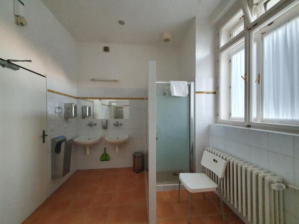 Pension Jana - Domov Mládeže : photo 6 de la chambre chambre double avec salle de bains commune