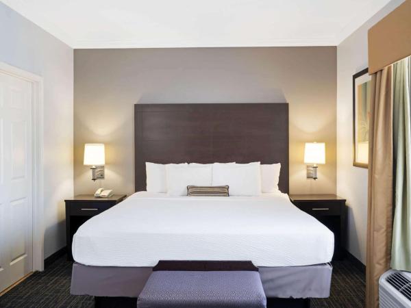 Sonesta Essential Houston Westchase : photo 1 de la chambre chambre lit king-size standard avec 1 lit king-size