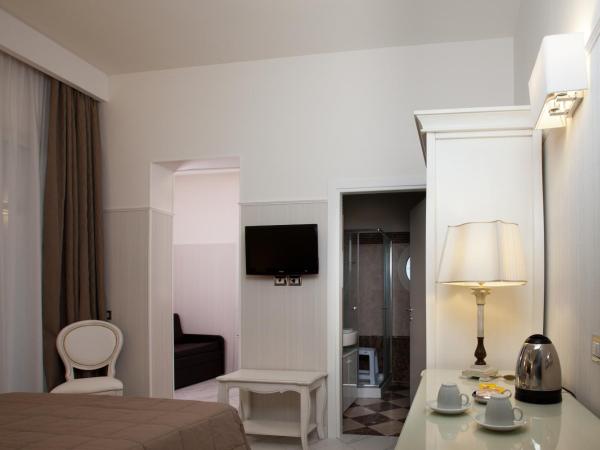 Hotel Residence Villa Del Mare : photo 4 de la chambre chambre triple avec accès au spa